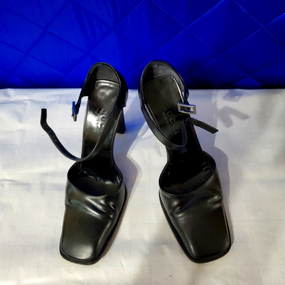 Black Excellent Gucci shoes